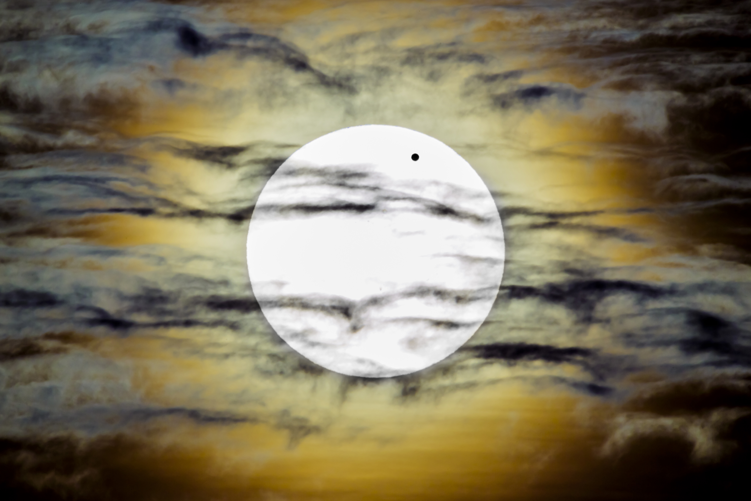 060612_venustransit_2006_-_canon_ef500mm_l_x2_converter.jpg