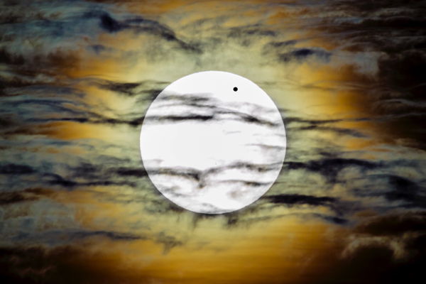 060612_venustransit_2006_-_canon_ef500mm_l_x2_converter.jpg